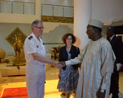 Le Président Idriss Déby a reçu hier matin le chef d'Etat-major des armées françaises, l'amiral Edouard Guillaud. Crédit photo : Présidencetchad Le Président Idriss Déby a reçu hier matin le chef d'Etat-major des armées françaises, l'amiral Edouard Guillaud. Crédit photo : Présidencetchad