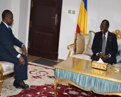 Le Premier ministre de Sao Tomé reçu en audience par Idriss Déby au palais présidentiel. Le Premier ministre de Sao Tomé reçu en audience par Idriss Déby au palais présidentiel.