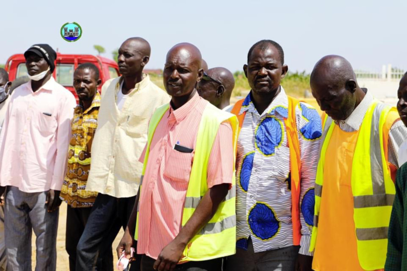 رئيس البلدية يسجل زيارة إلى مقبرة توكرا لتفقد أوضاع العاملين فيها رئيس البلدية يسجل زيارة إلى مقبرة توكرا لتفقد أوضاع العاملين فيها