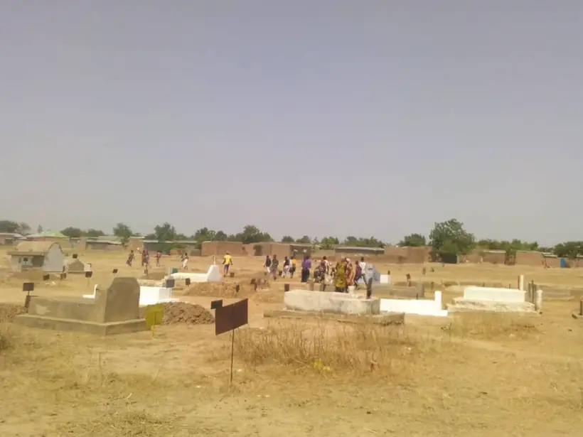 Tchad : fête de la Toussaint, "un jour de retrouvailles familiales pour nettoyer les tombeaux". © Martin Hidgé Ndouba/Alwihda Info