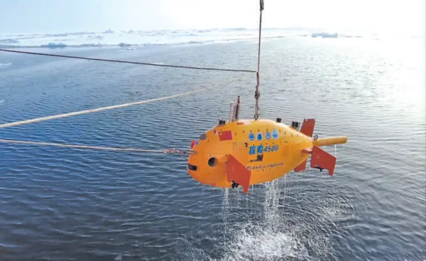 Tansuo 4500, China’s autonomous underwater vehicle, is retrieved from the sea. (Photo/Shenyang Institute of Automation, Chinese Academy of Sciences)