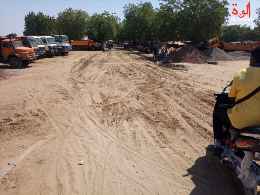 Tchad : des aménagements de pistes face à l'agrandissement de la capitale. © Tchonchimbo Ouapi Raphaël/Alwihda Info Tchad : des aménagements de pistes face à l'agrandissement de la capitale. © Tchonchimbo Ouapi Raphaël/Alwihda Info