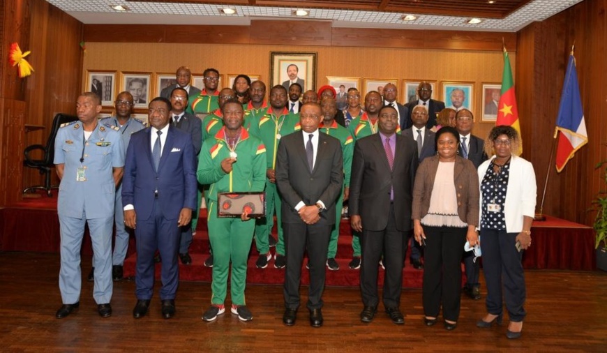 France : l’ambassadeur du Cameroun reçoit les Lions indomptables du scrabble France : l’ambassadeur du Cameroun reçoit les Lions indomptables du scrabble