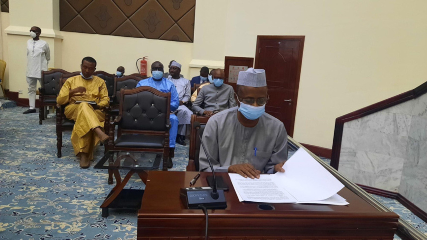 Tchad : le ministre des Finances et du Budget face aux membres du CNT Tchad : le ministre des Finances et du Budget face aux membres du CNT