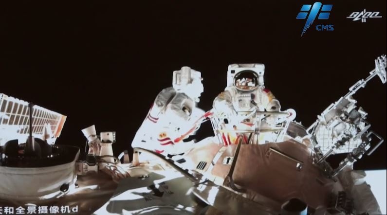 The screenshot shows the Shenzhou-13 crew conducts the first extravehicular activities. (Photo from the website of the China Manned Space)