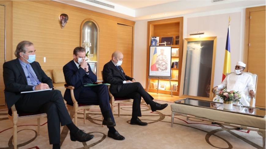 رئيس المجلس العسكري يستقبل وزير الخارجية الفرنسية إيف لودريان في باريس رئيس المجلس العسكري يستقبل وزير الخارجية الفرنسية إيف لودريان في باريس