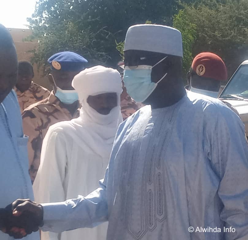 Tchad : le gouverneur de l'Ennedi Est inspecte les services étatiques à Amdjarass Tchad : le gouverneur de l'Ennedi Est inspecte les services étatiques à Amdjarass