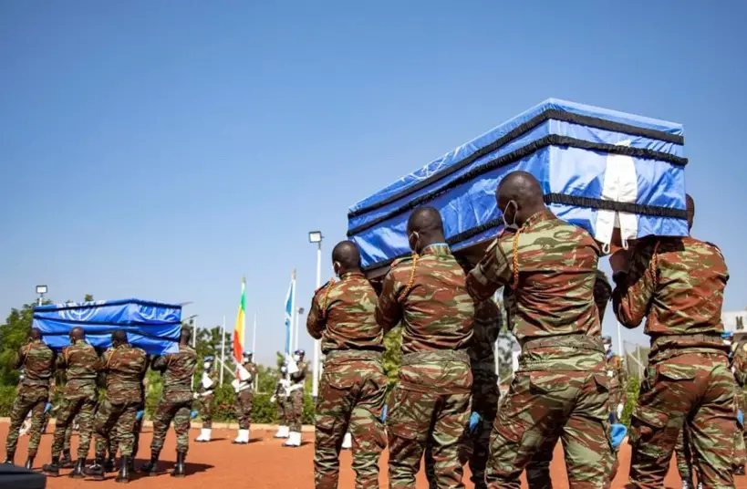 Mali : hommage à deux casques bleus tchadiens tombés au service de la paix. © MINUSMA