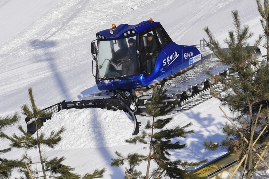 Photo shows China’s first homemade snowcat SG400 developed by Hebei Xuanhua Construction Machinery Co., Ltd. (Photo/Official website of Hebei Xuanhua Construction Machinery Co., Ltd.