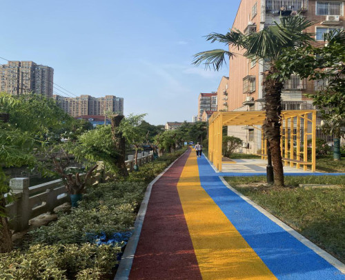 Photo shows tracks paved in a renovated old residential complex in Liangxi district, Wuxi, east China's Jiangsu province. (Photo from the official website of the government of Liangxi district)