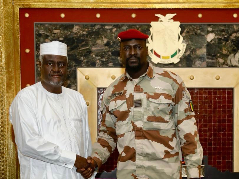 Guinée : le président de la commission de l'UA a rencontré Mamady Doumbouya. © CUA Guinée : le président de la commission de l'UA a rencontré Mamady Doumbouya. © CUA