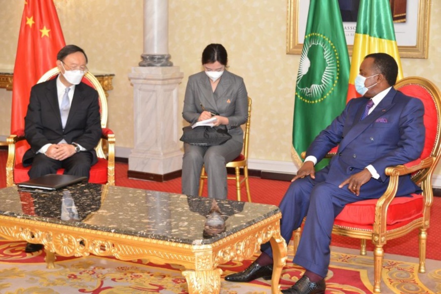 Denis Sassou N'Guesso et M.Yang, au cours de leur rencontre Denis Sassou N'Guesso et M.Yang, au cours de leur rencontre