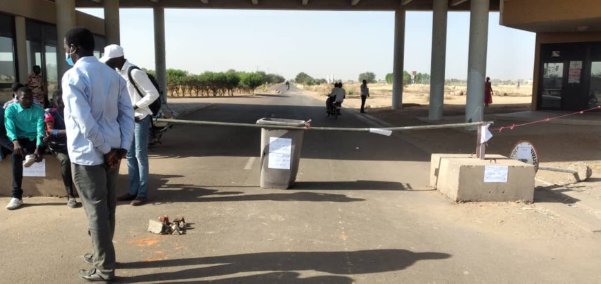 Tchad : les étudiants de l’université de Ndjaména exigent la réhabilitation de leurs camarades exclus Tchad : les étudiants de l’université de Ndjaména exigent la réhabilitation de leurs camarades exclus