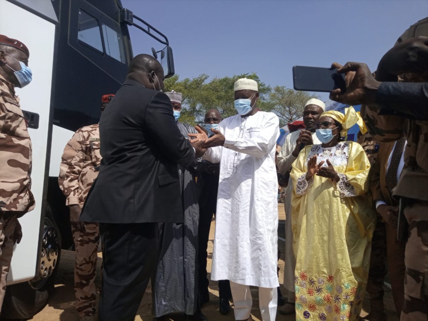 Tchad : les étudiants embarquent dans leurs nouveaux bus de transport Tchad : les étudiants embarquent dans leurs nouveaux bus de transport