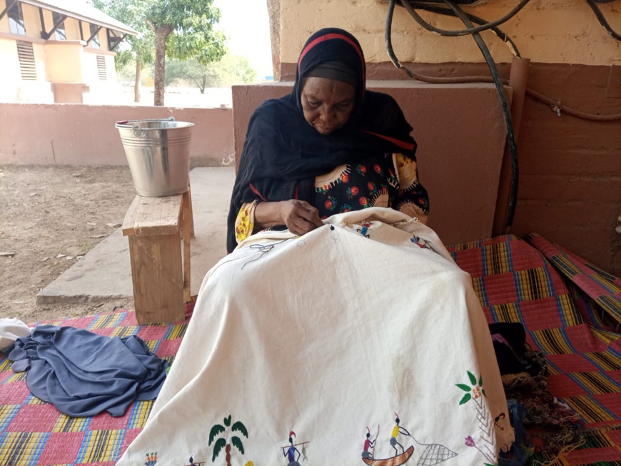 Tissage artisanal : "Nous voulons que le président s'habille à la tchadienne" Tissage artisanal : "Nous voulons que le président s'habille à la tchadienne"