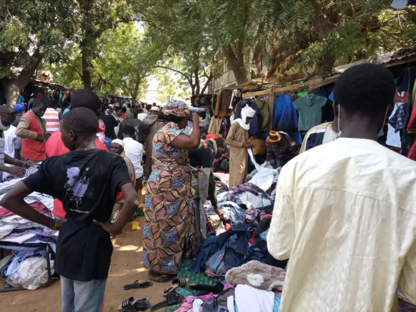 Tchad : les clients se bousculent à la friperie du grand marché