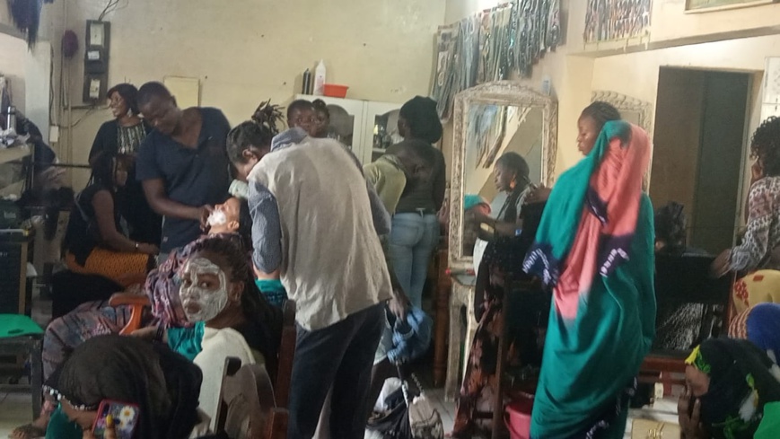 Tchad : ça bouge dans les salons de coiffure pour les fêtes Tchad : ça bouge dans les salons de coiffure pour les fêtes