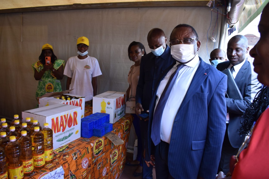 Le ministre camerounais du Commerce, le 22 décembre dernier, au Boulevard du 20 mai, à Yaoundé. Le ministre camerounais du Commerce, le 22 décembre dernier, au Boulevard du 20 mai, à Yaoundé.