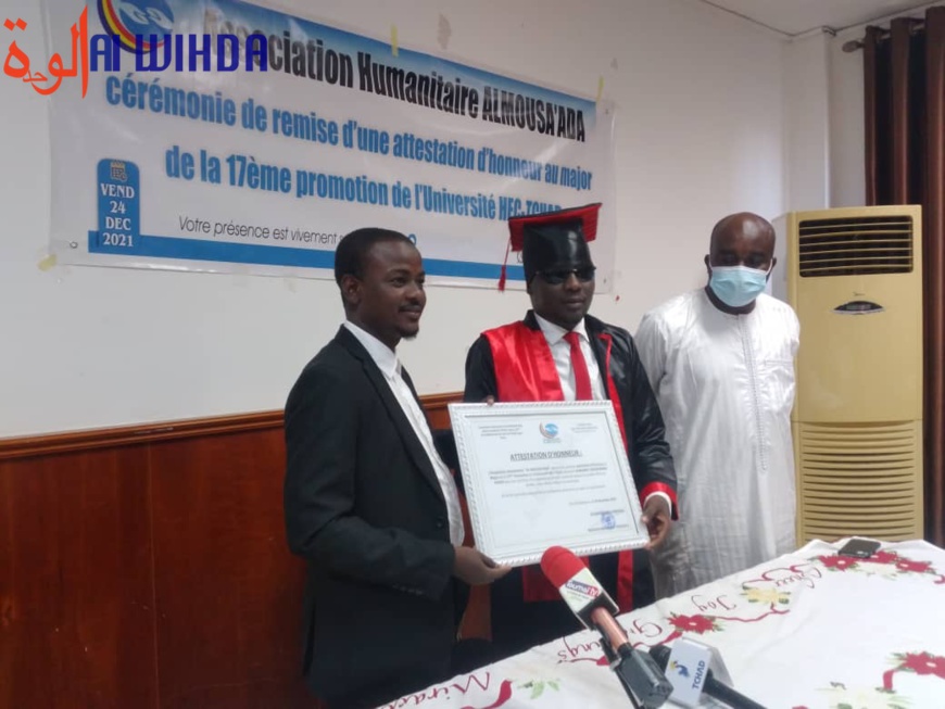 Tchad : non voyant, blessé par une grenade à 9 ans, il devient major de son université Tchad : non voyant, blessé par une grenade à 9 ans, il devient major de son université