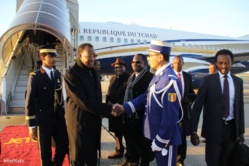 Idriss Déby acceuilli à l'Aéroport Le Bourget, à Paris lors de son arrivé en France. Crédit photo : Ambassade du Tchad
