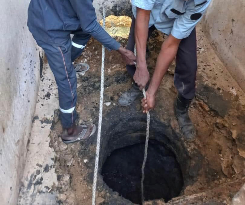 Tchad : il échappe à la mort après une chute dans une fosse sceptique