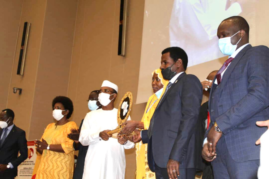 رئيس المجلس العسكري الإنتقالي يفتتح منتدى الشباب رئيس المجلس العسكري الإنتقالي يفتتح منتدى الشباب