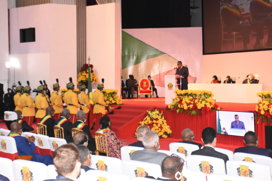 Denis Sassou N'Guesso devant le parlement réuni en congrès Denis Sassou N'Guesso devant le parlement réuni en congrès
