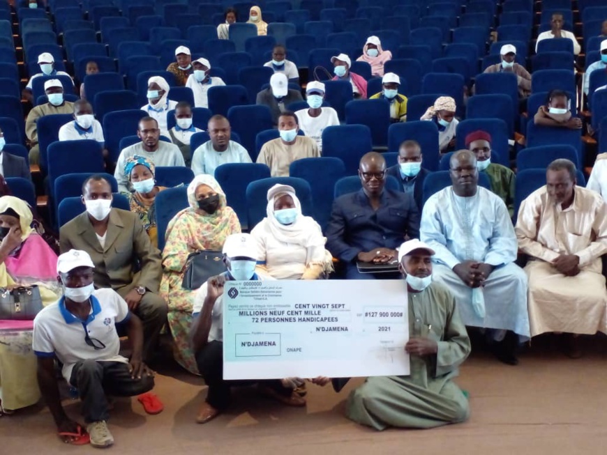 Tchad : ONAPE remet 127 millions de FCFA aux personnes handicapées Tchad : ONAPE remet 127 millions de FCFA aux personnes handicapées
