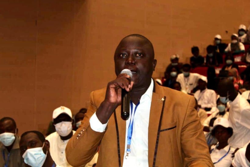 تشاد: الشاب الذي سُحب من القاعة قبيل قدوم رئيس المجلس العسكري يوضح هدف إخراجه من القاعة تشاد: الشاب الذي سُحب من القاعة قبيل قدوم رئيس المجلس العسكري يوضح هدف إخراجه من القاعة