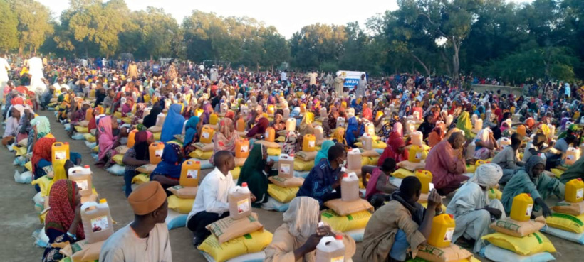 Tchad : "ACHAFI" remet des vivres offerts par un homme d'affaires saoudien aux réfugiés Tchad : "ACHAFI" remet des vivres offerts par un homme d'affaires saoudien aux réfugiés