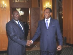 Michel Djotodia (gauche) et Idriss Déby (droite) au Palais Présidentiel. N'Djamena.