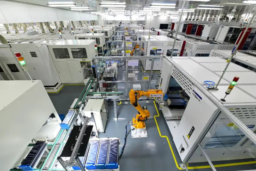 Photo taken on Dec. 13, 2021 shows a 5G-powered smart production system adopted by a battery factory of the Hengdian Group DMEGC Magnetics Co., Ltd. in Jinhua, east China’s Zhejiang province. (Photo by Hu Xiaofei/People’s Daily Online)