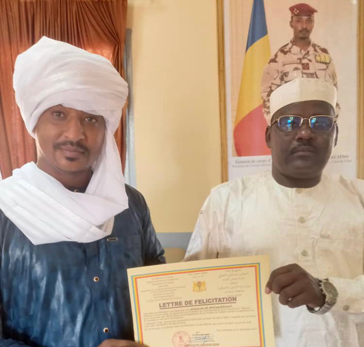 Tchad : au Salamat, le gouverneur honore le délégué de la jeunesse Tchad : au Salamat, le gouverneur honore le délégué de la jeunesse