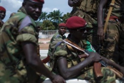 Des soldats tchadiens de la Fomac patrouillent le 11 décembre 2013 à Bangui afp.com - Fred Dufour