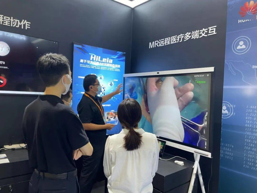 Photo shows a mixed reality (MR) telemedicine multi-terminal interaction solution jointly developed by Huawei Cloud and IDEAPOOL, which provides more application scenarios for telemedicine. (File photo)