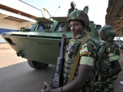 Des soldats burundais arrivés en Centrafrique dans le cadre de la Misca, le 15 décembre 2013. AFP PHOTO / SIA KAMBOU