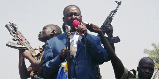 L'ex-président centrafricain François Bozizé s'exprime devant ses partisans à Bangui, le 27 décembre. | Reuters/STRINGER
