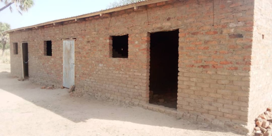 Tchad : des écoles en briques remplacent les classes en paille dans des villages du Guera