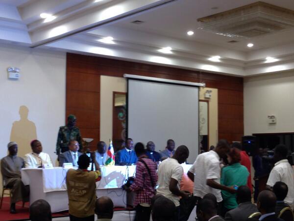Le Président de la Transition Michel Djotodia lors d'une conférence de presse ce matin. Crédit photo : @noy_rca Le Président de la Transition Michel Djotodia lors d'une conférence de presse ce matin. Crédit photo : @noy_rca