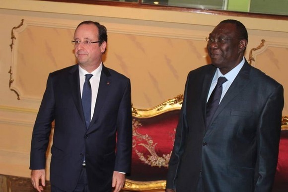 François Hollande (gauche) et Michel Djotodia (droite) à Bangui. Crédit photo : Sources