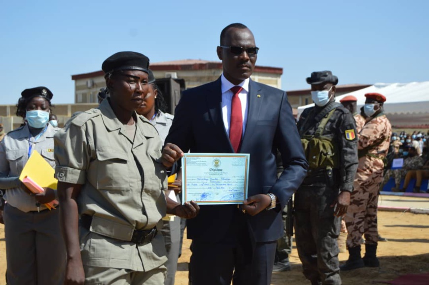 Tchad : 13 élèves policiers distingués à l'issue de leur formation Tchad : 13 élèves policiers distingués à l'issue de leur formation