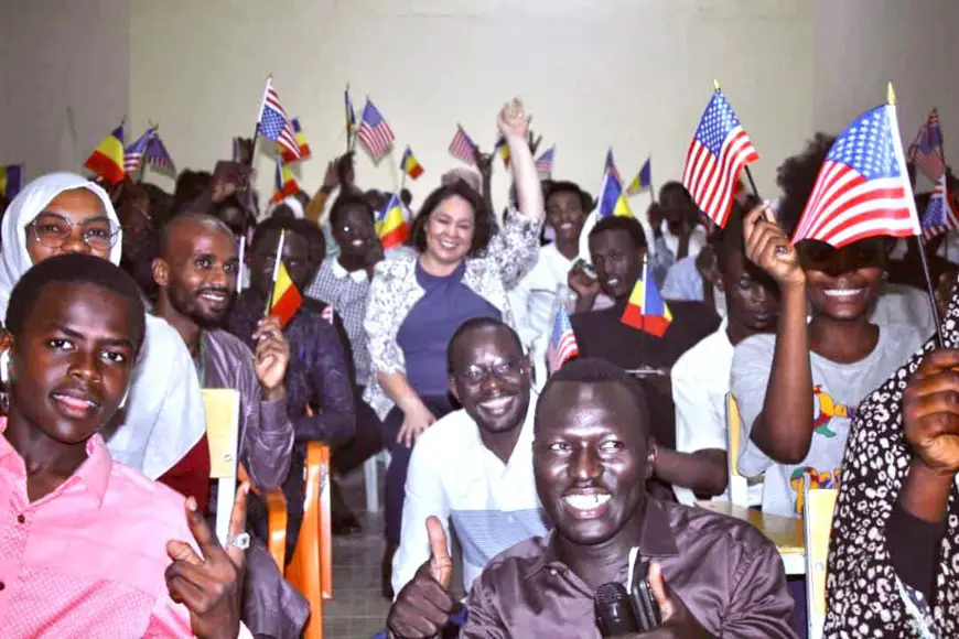 Tchad : l’ambassade des Etats-Unis offre des cadeaux aux étudiants du Centre Happiness