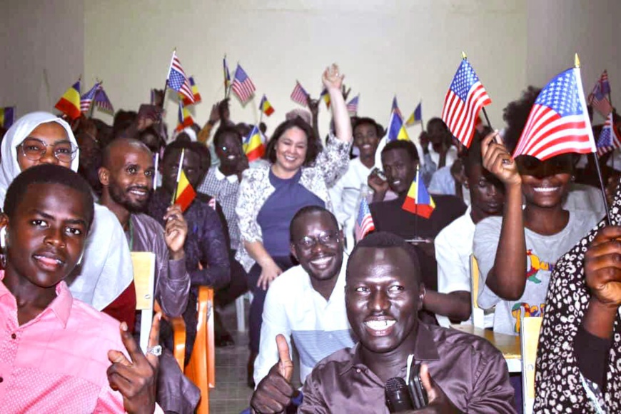 Tchad : l’ambassade des Etats-Unis offre des cadeaux aux étudiants du Centre Happiness Tchad : l’ambassade des Etats-Unis offre des cadeaux aux étudiants du Centre Happiness