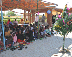 Cérémonie de l’arbre de Noël, à l’intention des enfants tchadiens rapatriés de la République centrafricaine. Tchad. Crédit photo : //