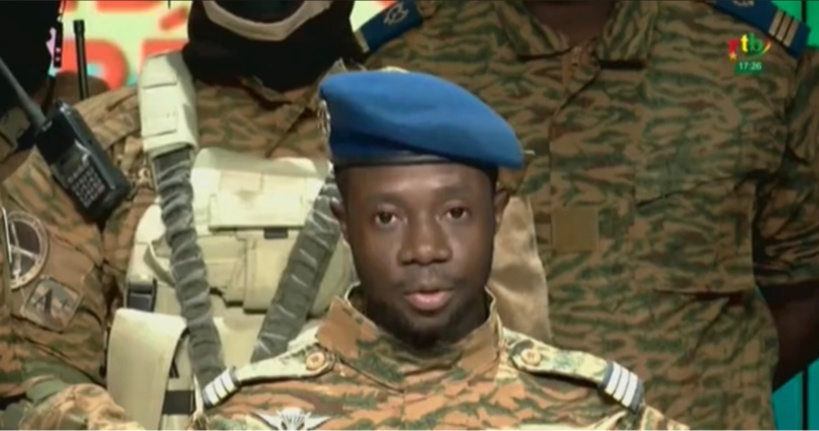Burkina Faso : l’armée renverse le pouvoir et suspend la Constitution Burkina Faso : l’armée renverse le pouvoir et suspend la Constitution