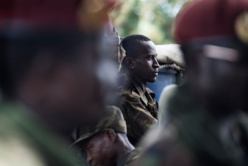 Combattants de l'ex-Seleka intégré aux FACA (Forces armées Centrafricaine) lors d'un meeting organisé par le Conseil National de Transition (CNT), le 23 septembre 2013. | MICHAEL ZUMSTEIN/AGENCE VU POUR "LE MONDE"