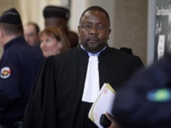 Jean Bernard Padaré, avocat tchadien, lors du procès des assassinats du fils du Président Idriss Déby. France. Crédit photo : Sources Jean Bernard Padaré, avocat tchadien, lors du procès des assassinats du fils du Président Idriss Déby. France. Crédit photo : Sources