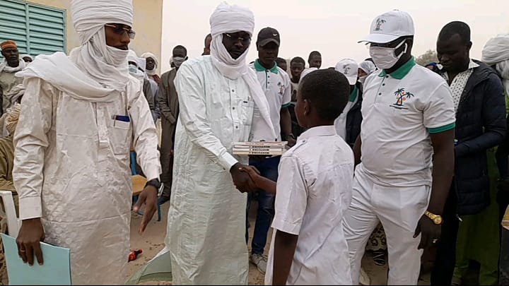 Tchad : les jeunes de Rig-Rig assistent des écoles avec des livres scolaires