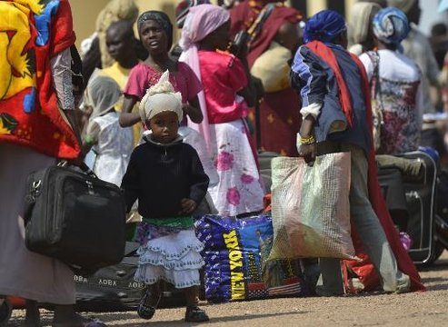 Des Tchadiens à l'aéroport de Bangui, le 25 décembre 2013 PHOTO - AFP - MIGUEL MEDINA