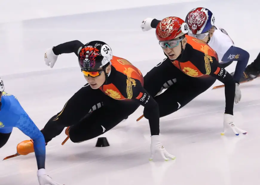 Ren Ziwei (L) and Wu Dajing (R) compete in the 2020-21 season ISU World Cup Short Track Speed Skating series in Japan. (Photo courtesy of the Beijing Organising Committee for the 2022 Olympic and Paralympic Winter Games)
